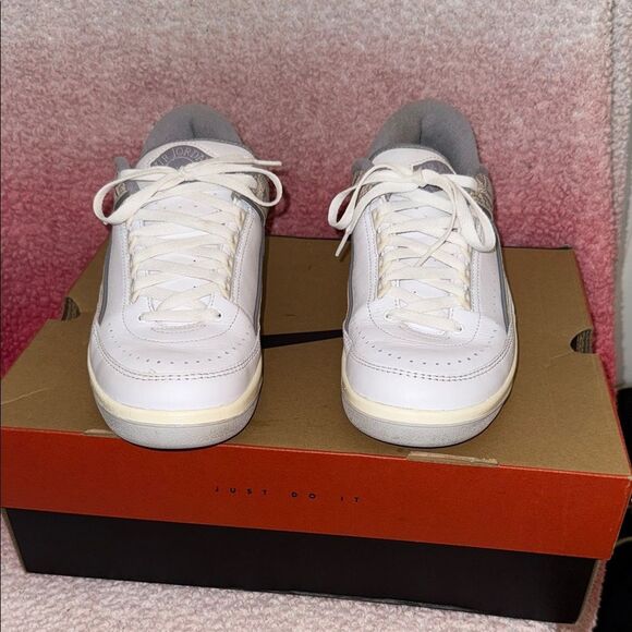 Air Jordan Retro 2 White Gray Athletic Shoes main image 9
